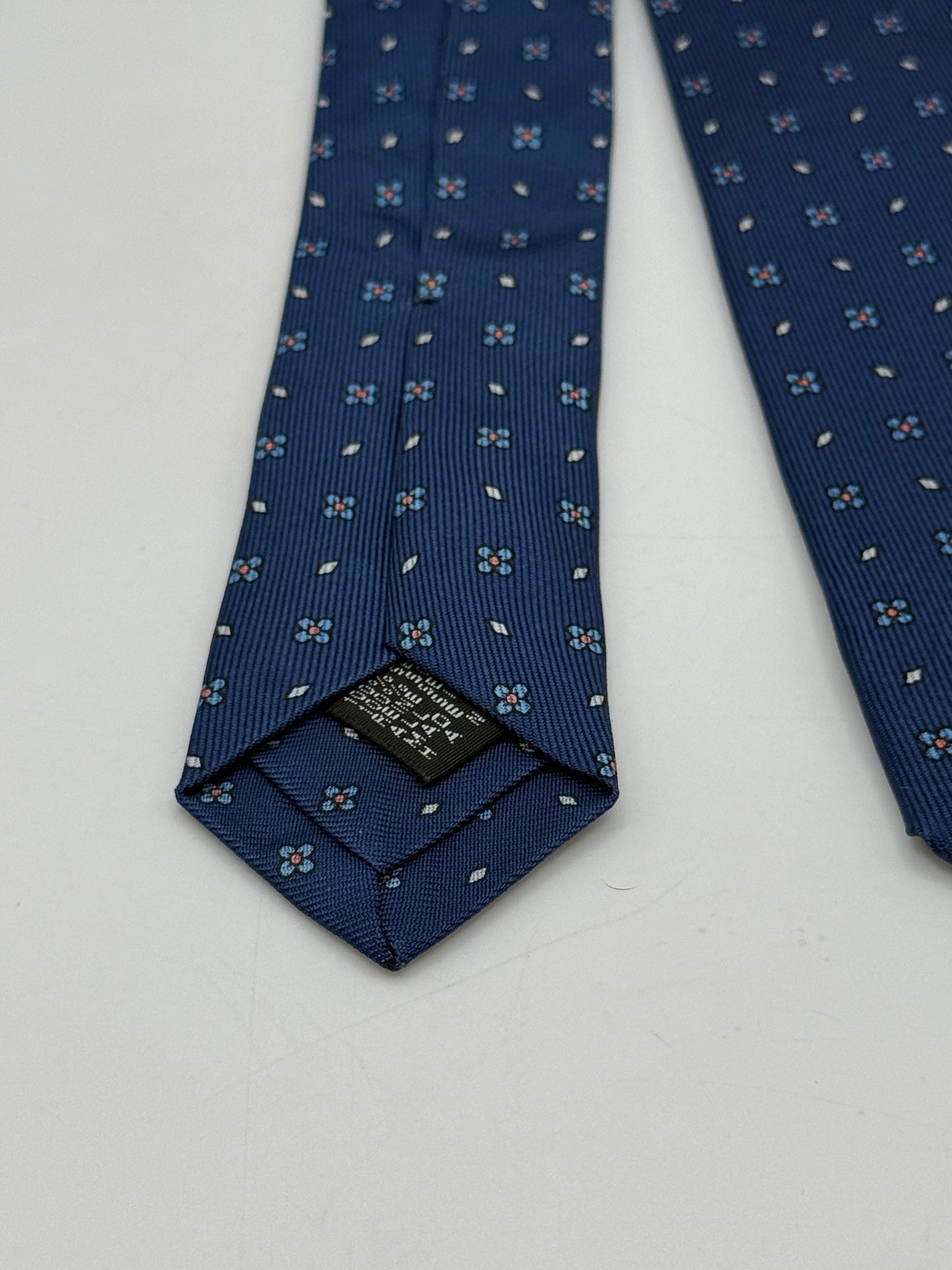 Dark blue twill silk tie whit small flower pattern