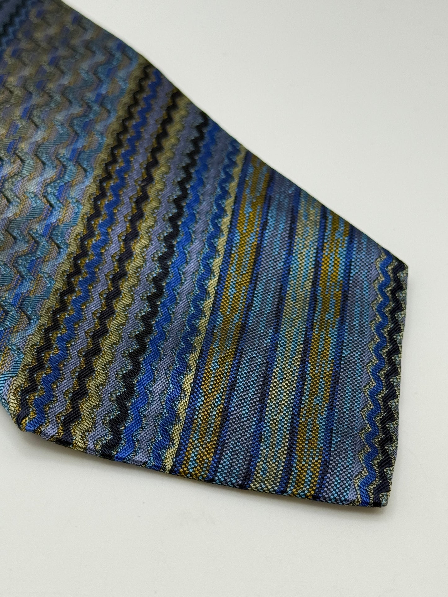 Blue jacquard silk tie whit stripes