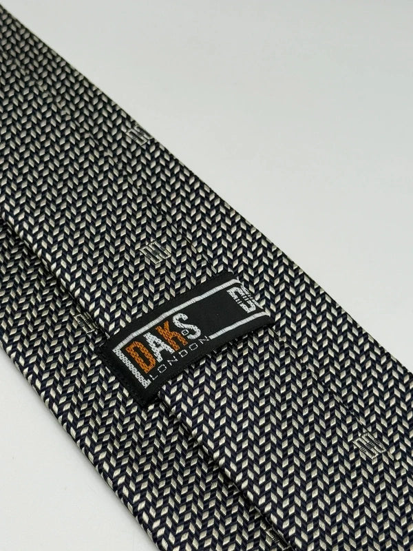Tie Daks
