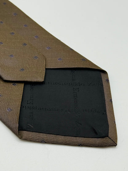 Brown silk tie whit small geometric parttern