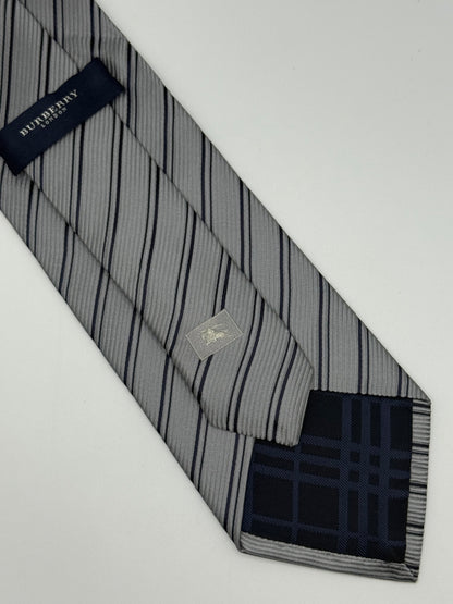 Grey jacquard silk tie