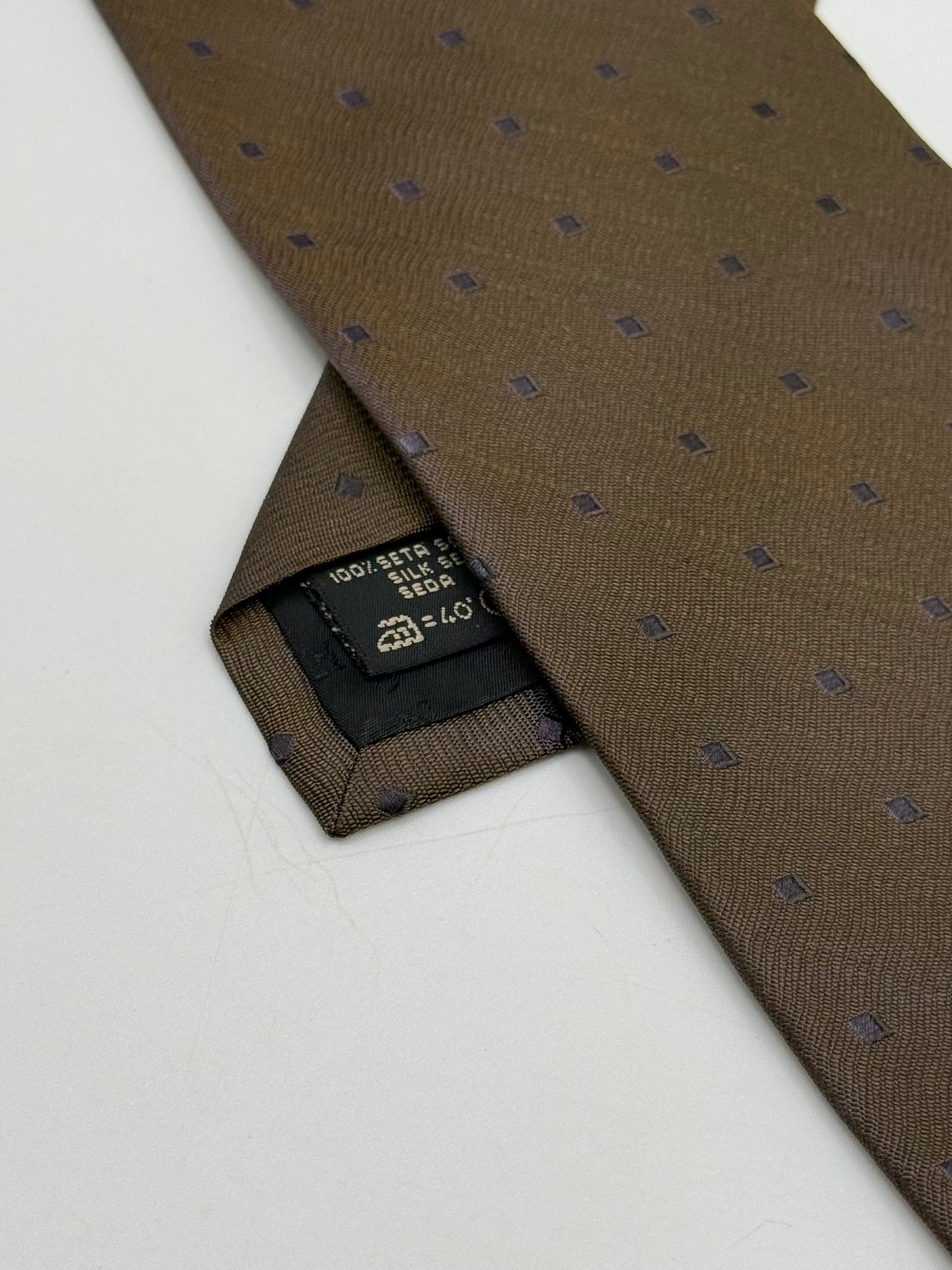 Brown silk tie whit small geometric parttern