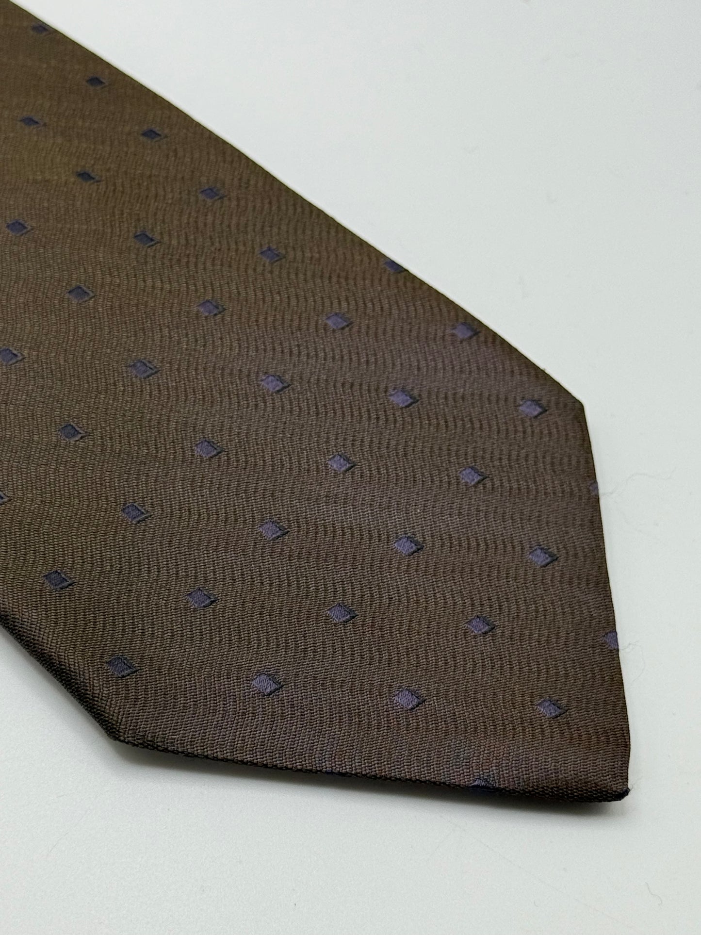 Brown silk tie whit small geometric parttern