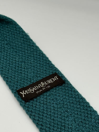 Tricot wool tie