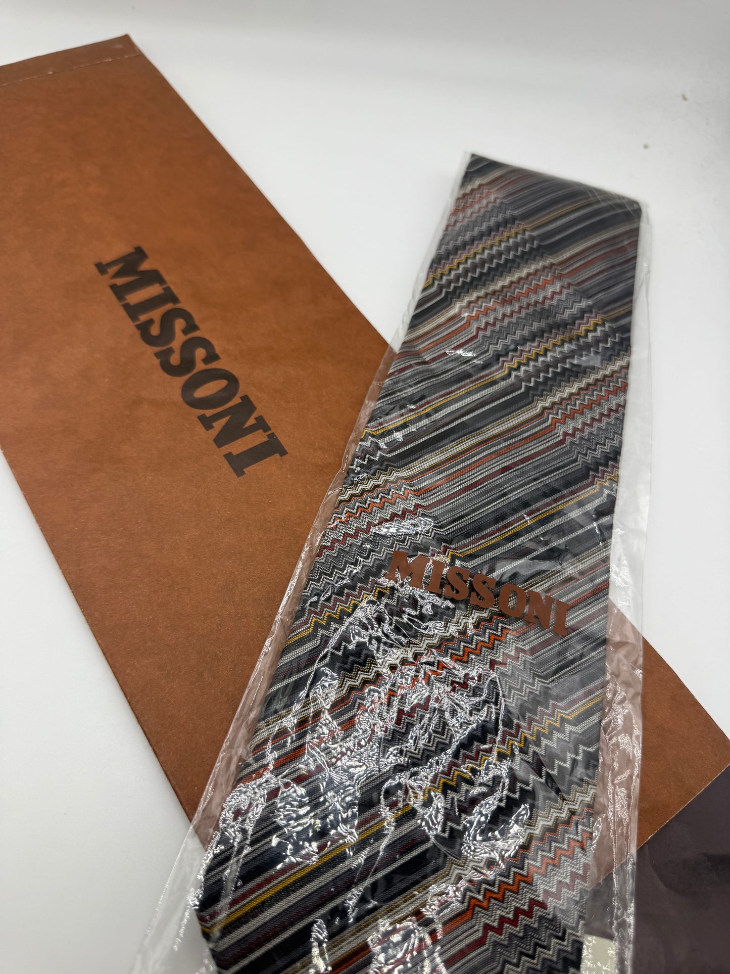 Jacquard silk tie whit stripes