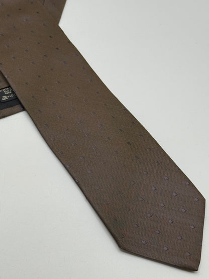 Brown silk tie whit small geometric parttern