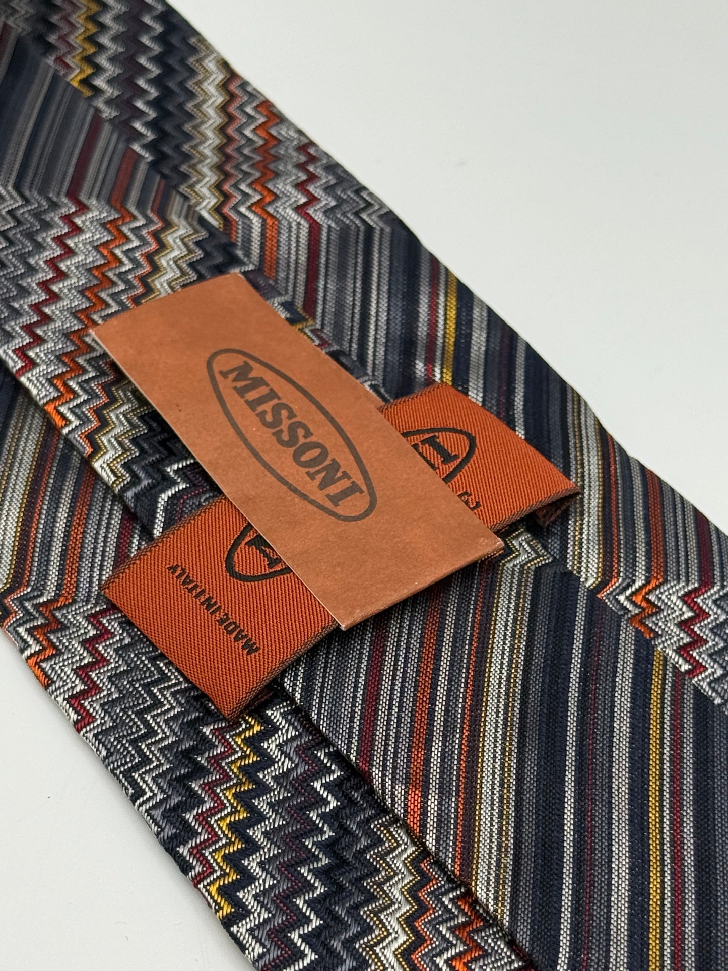 Jacquard silk tie whit stripes