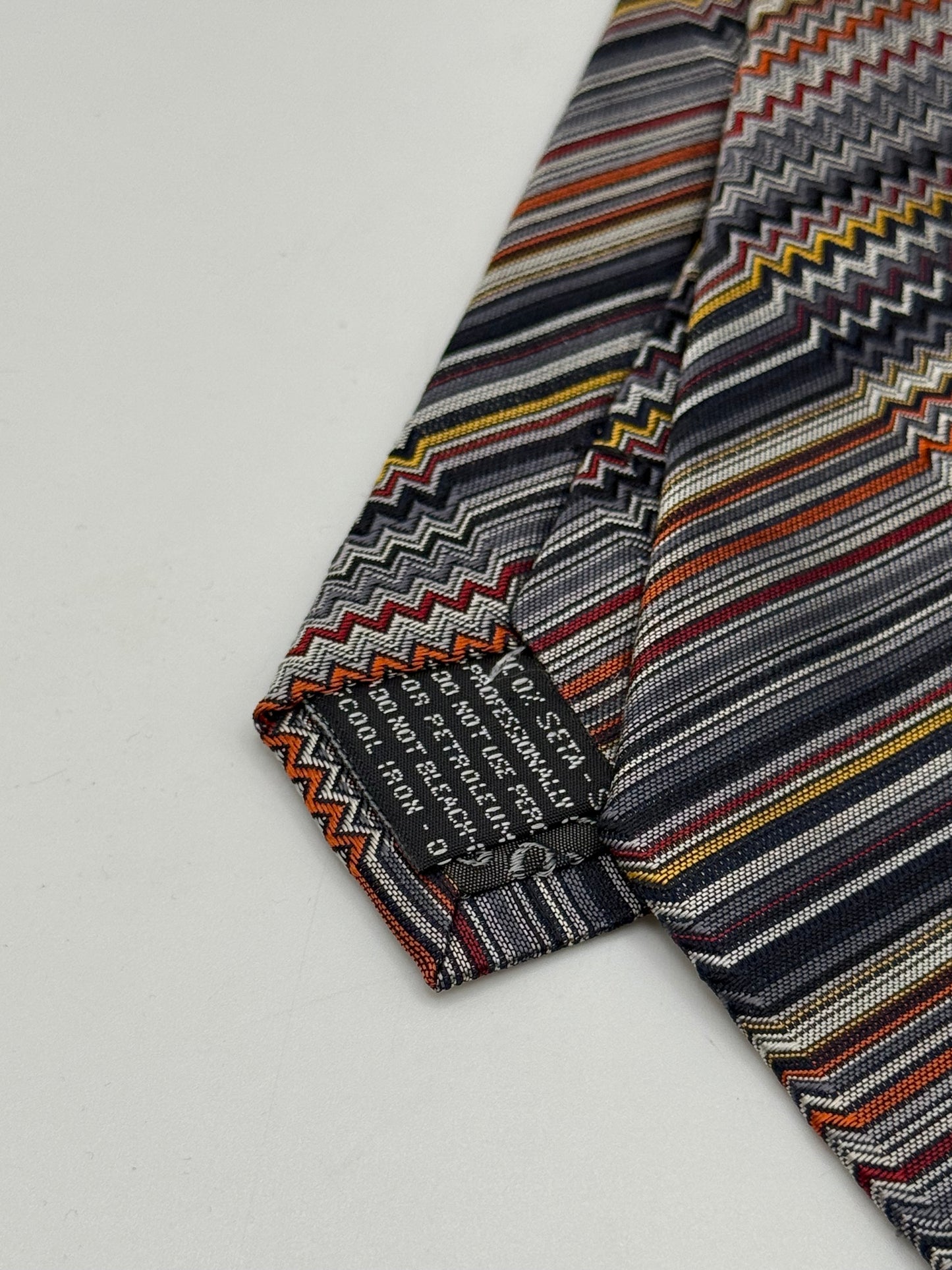 Jacquard silk tie whit stripes